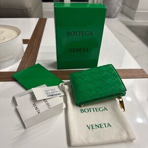 BOTTEGA VENETA Green Leather Woven Bi-Fold Wallet Card Case Box Receipt